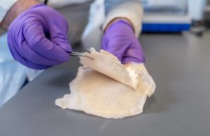 Хлопковый бинт нового типа убьет микробы без антибиотиков