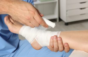 Холодная плазма и гидрогель исцелят сложные раны лучше антибиотиков