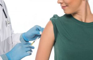 Вакцину можно сделать до 4 раз эффективнее, если ставить уколы в разные руки