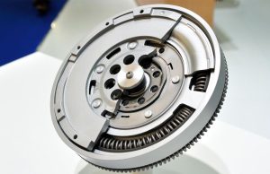 Что такое двухмассовый маховик, как работает, признаки неисправностей