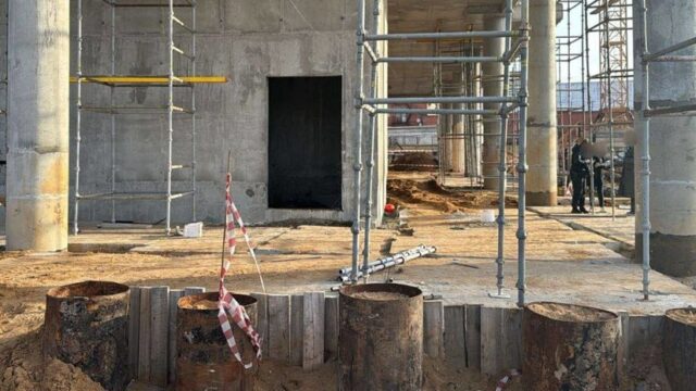 В Москве двое рабочих погибли, упав с высоты на строительном объекте