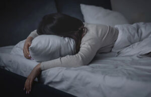 Всего один час со смартфоном в постели увеличивает риск бессонницы на 59%