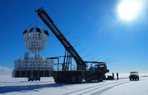 Загадочные радиосигналы из антарктических глубин бросают вызов современным физикам