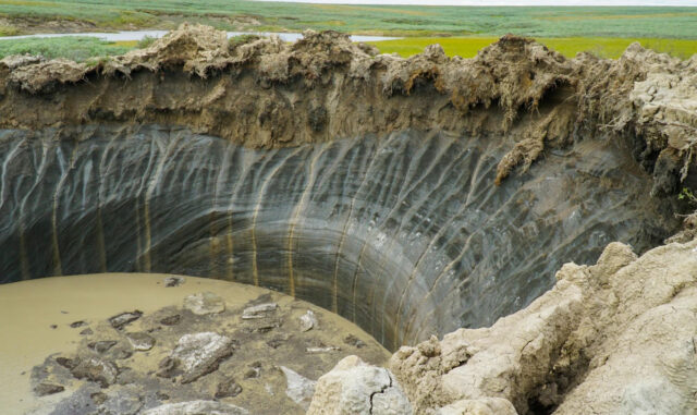 Ученые разгадали загадку гигантских кратеров в Западной Сибири