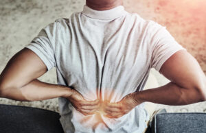 Постоянная самокритика усиливает хронические боли в теле