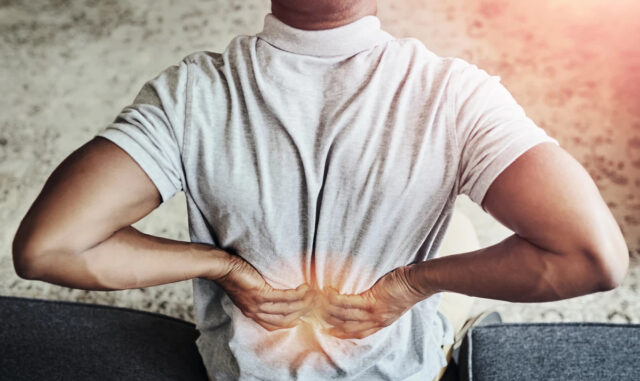 Постоянная самокритика усиливает хронические боли в теле