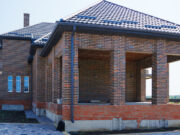 Специалист Васильев рассказал о преимуществах начала строительства дома осенью