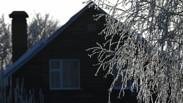 Специалист Коршунов рассказал о нюансах строительства загородного дома зимой