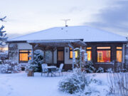 Строительный эксперт Васильев: сырость негативно влияет на конструкцию дома