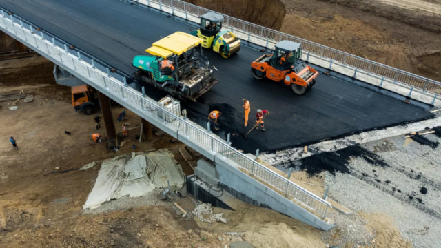 В Подмосковье рассказали о ходе строительства крупных дорог и развязок