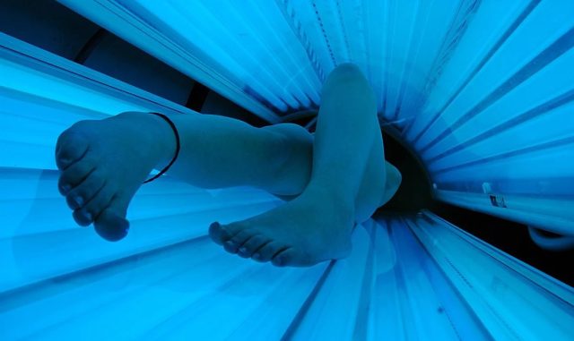 Солярии провоцируют мутации ДНК кожи и втрое увеличивают риск меланомы